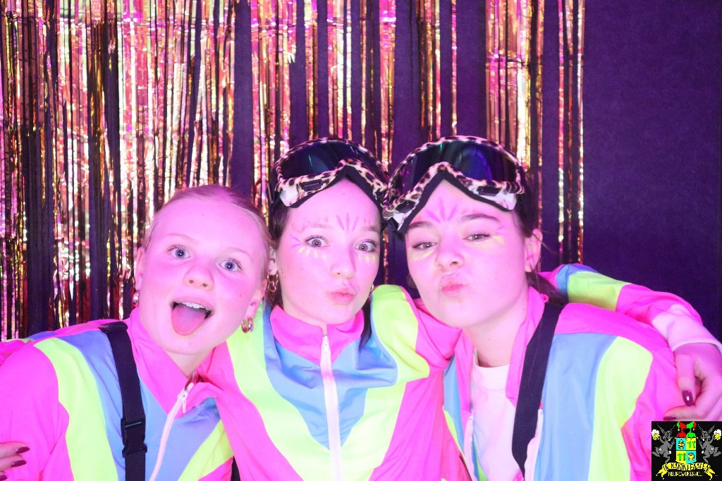 ../Images/Jeugd Opwarmbal Photobooth 151.jpg